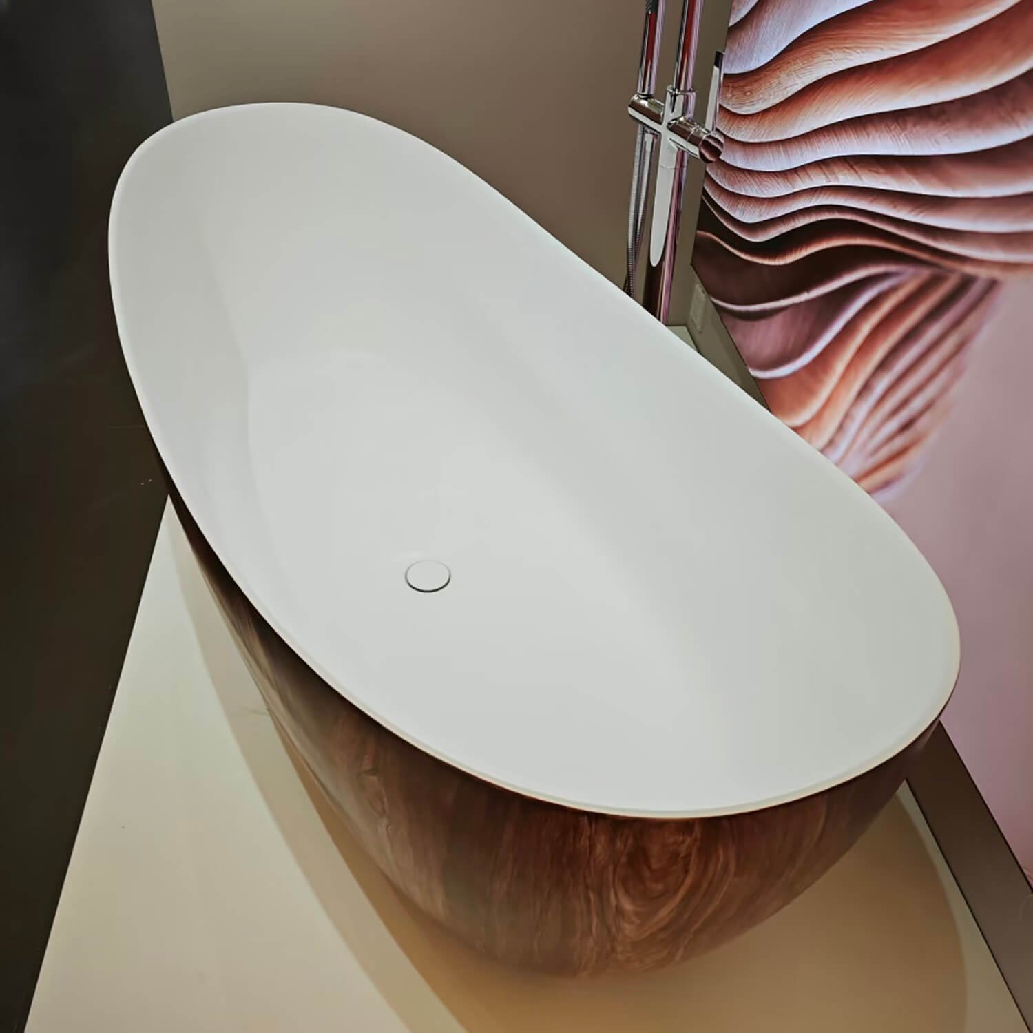 Freistehende Solid Surface Badewanne Holzoptik – 170 cm – Bild 2