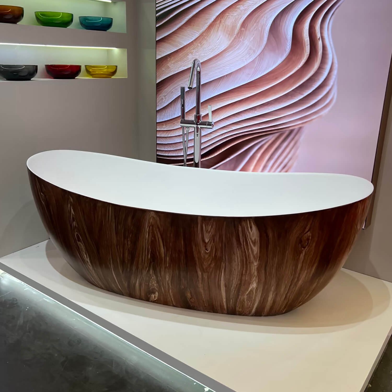 Freistehende Solid Surface Badewanne Holzoptik – 170 cm – Bild 3