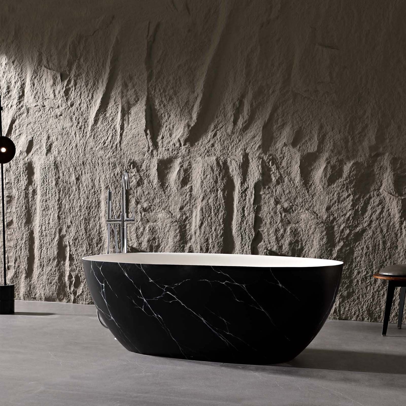 Freistehende Badewanne Schwarz mit Marmor-Design, 165 cm