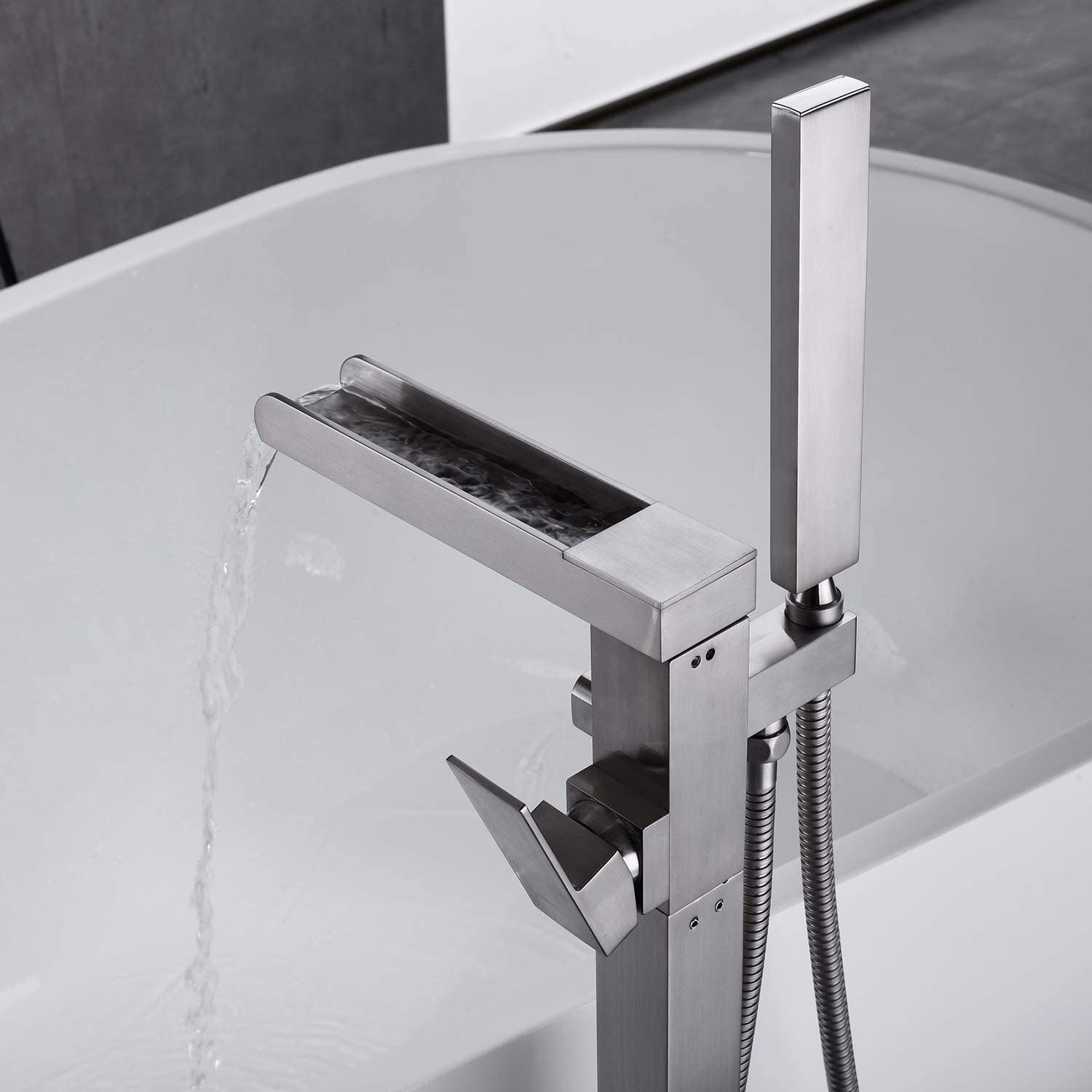 Freistehende Badewannenarmatur | Wasserfall & Handbrause – Bild 3