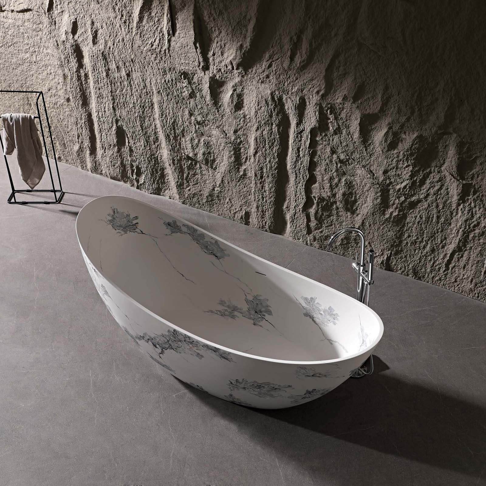 Freestanding Slipper Bath – view 1