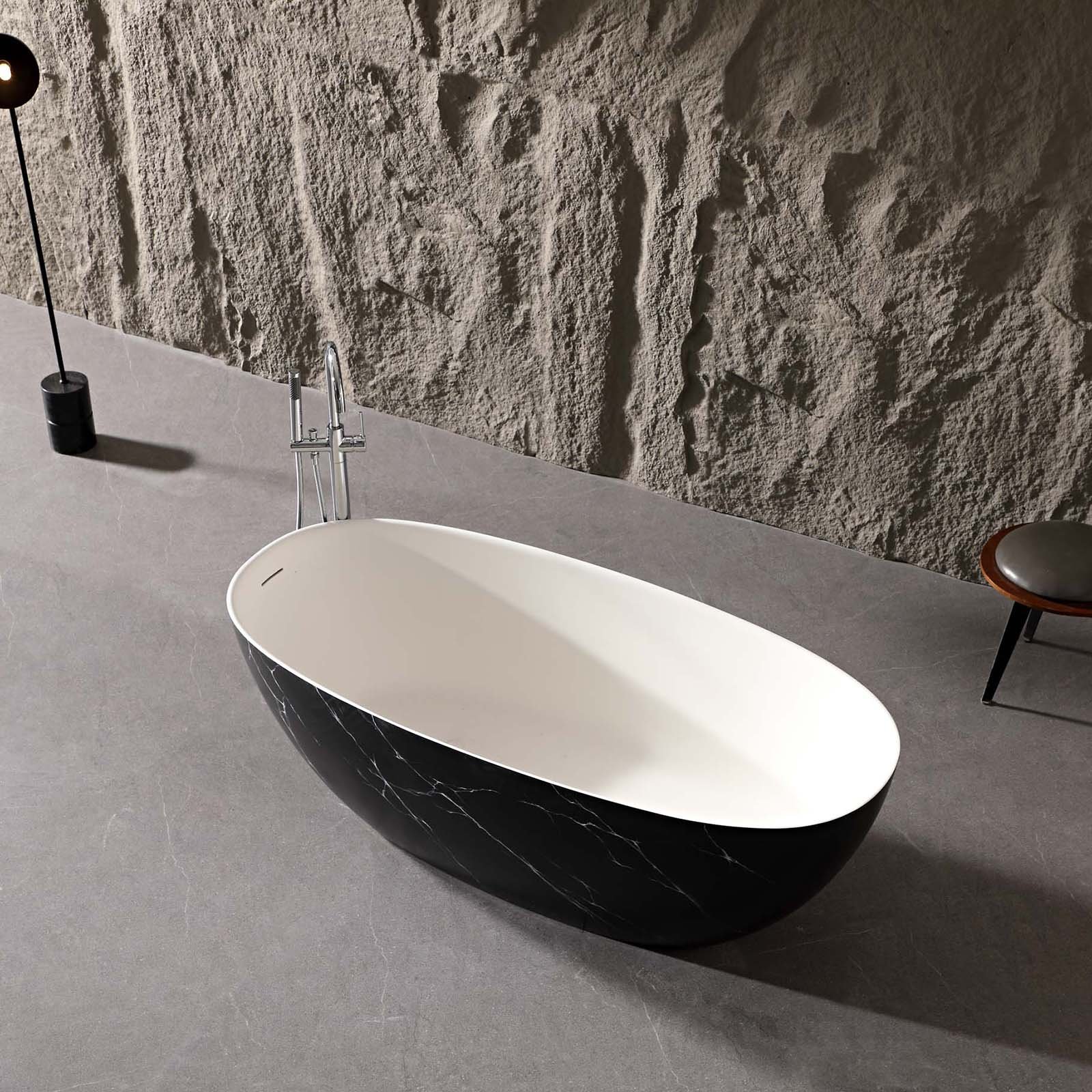 Freistehende Badewanne Schwarz mit Marmor-Design, 165 cm – Bild 2
