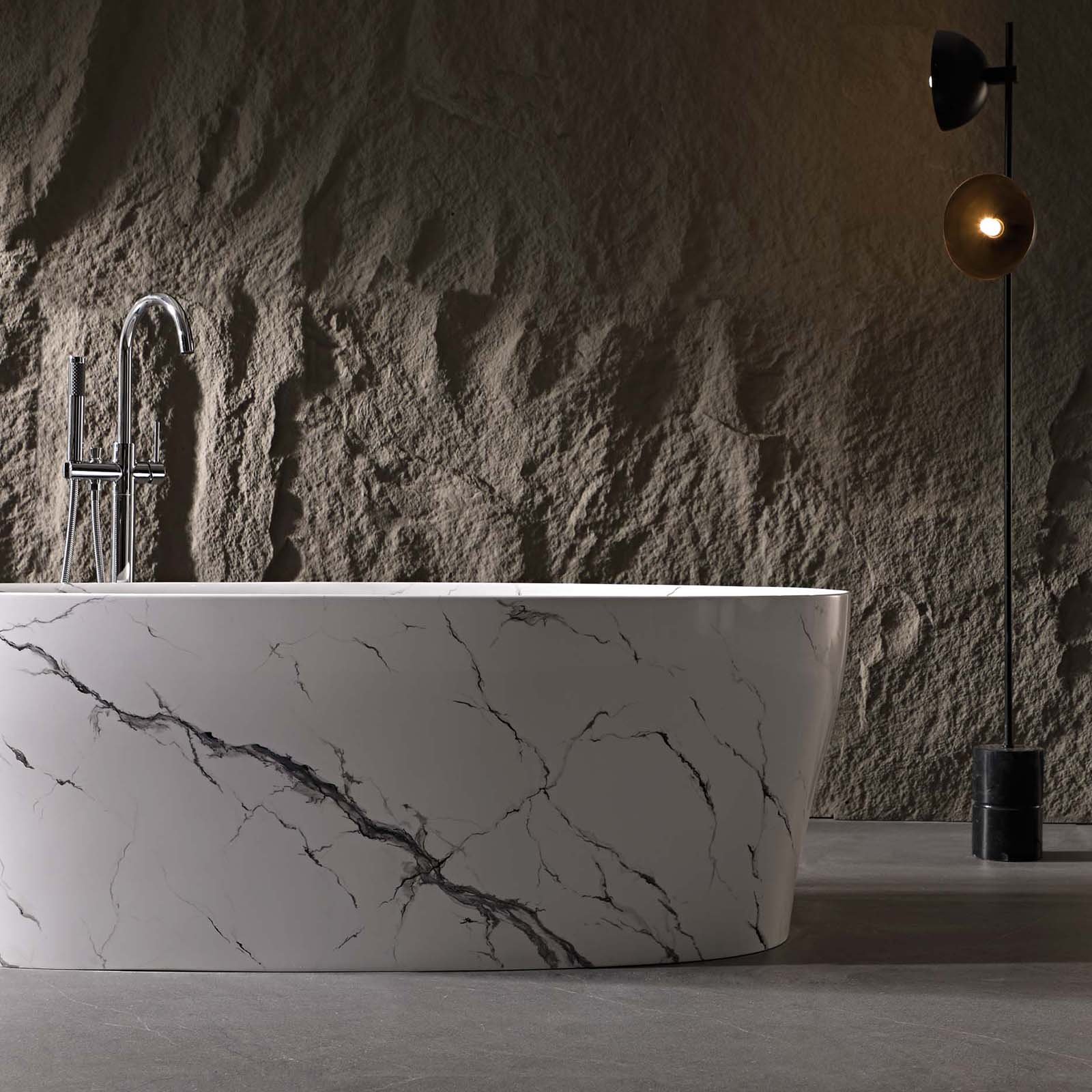 Freistehende Badewanne "Carrara Dream" mit Marmor-Optik – Bild 4